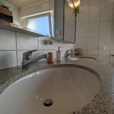 Kleines Gemuetliches Haus Auf Dem Land Linsengericht